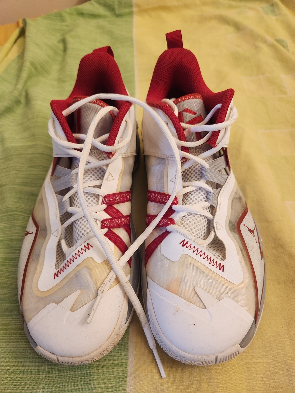 Jordan Men's White and Red Performance Basketball Shoes
